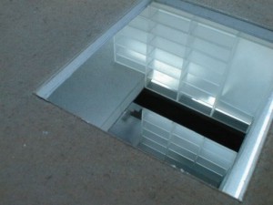 Blick in den Liftschacht durch das Oberlicht